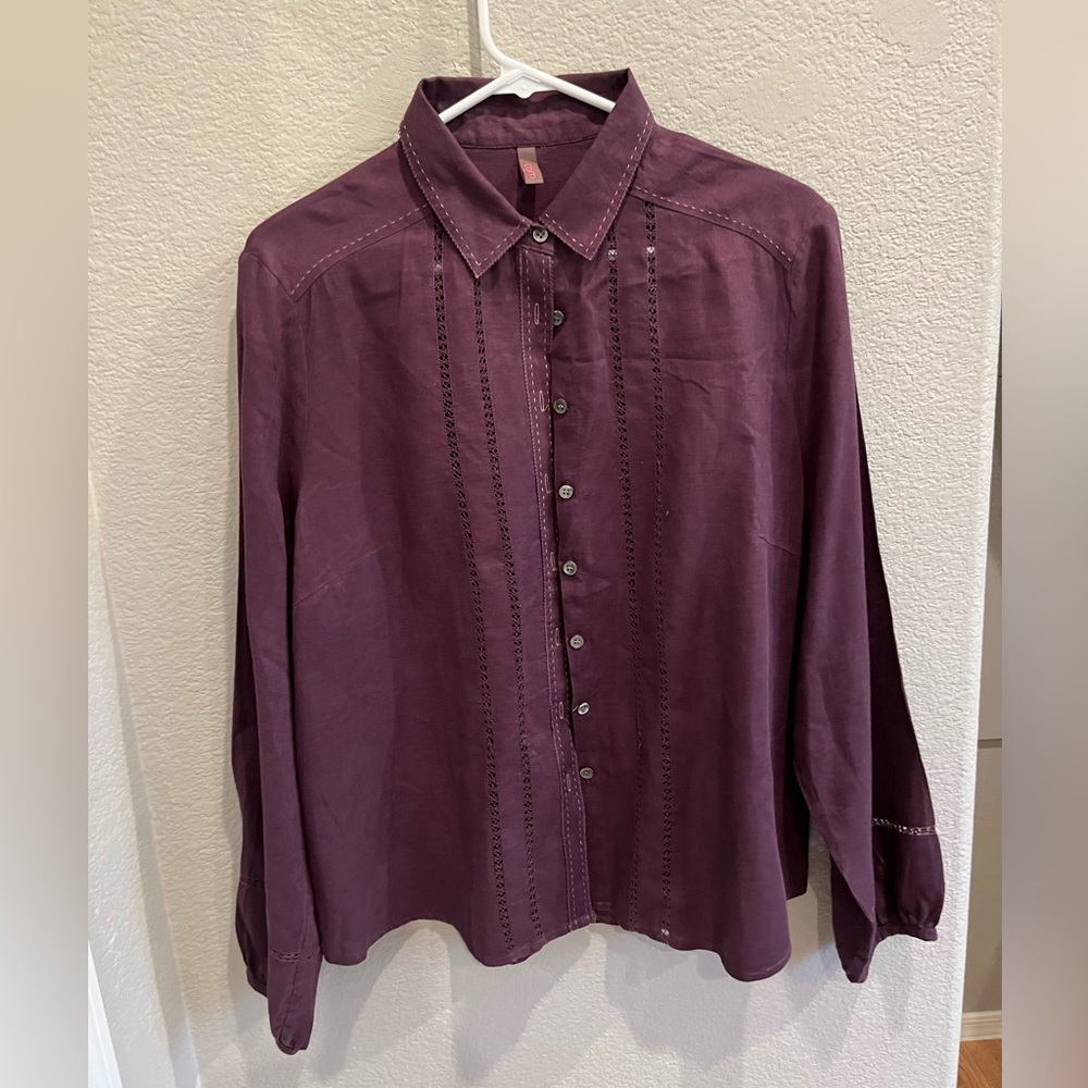 Women’s Wrap of London fine linen blouse.